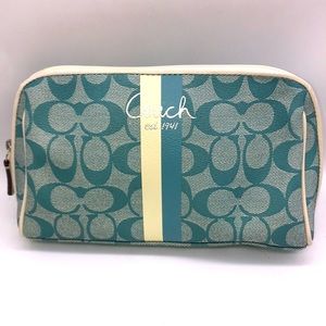 Coach signature c vintage pvc leather medium make up bag baby blue
